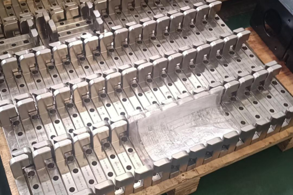 CNC Machining vs Aluminum Die Casting Process Components