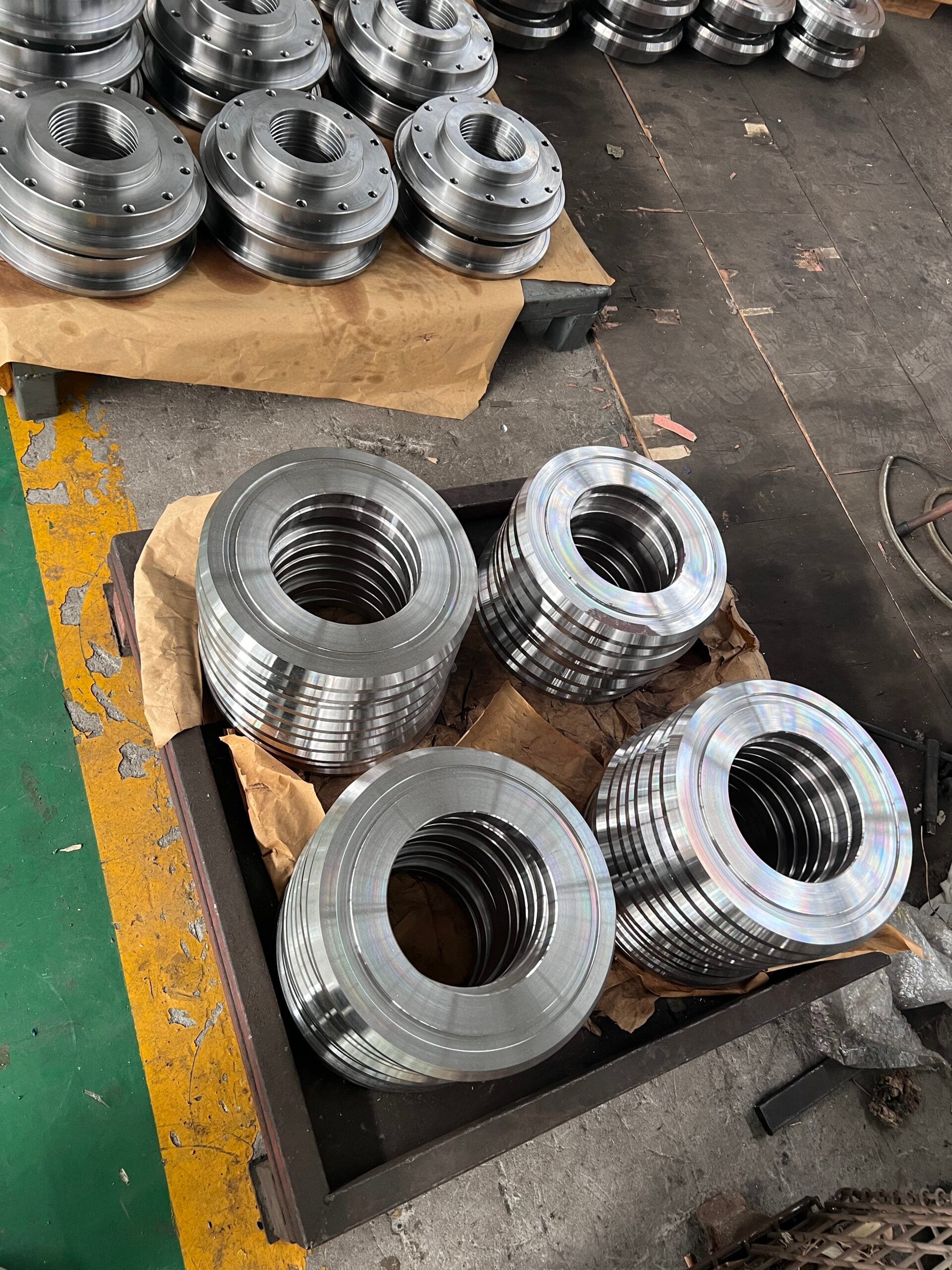 Batch of machined steel rollers at the Zhenling workshop